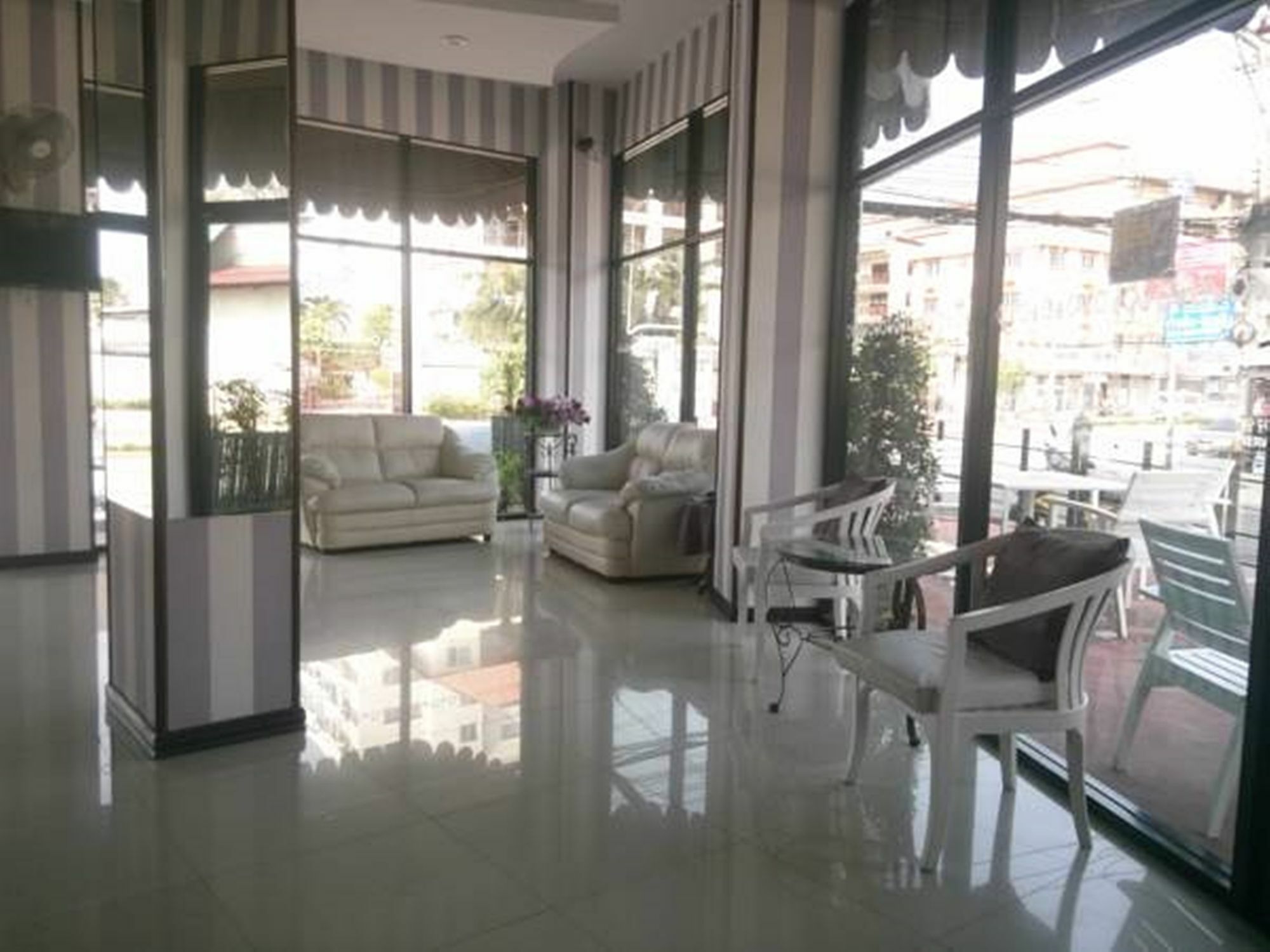 Grand Residence Jomtien Eksteriør billede